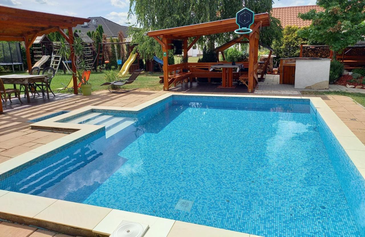 Medea Apartman Buk Exterior photo
